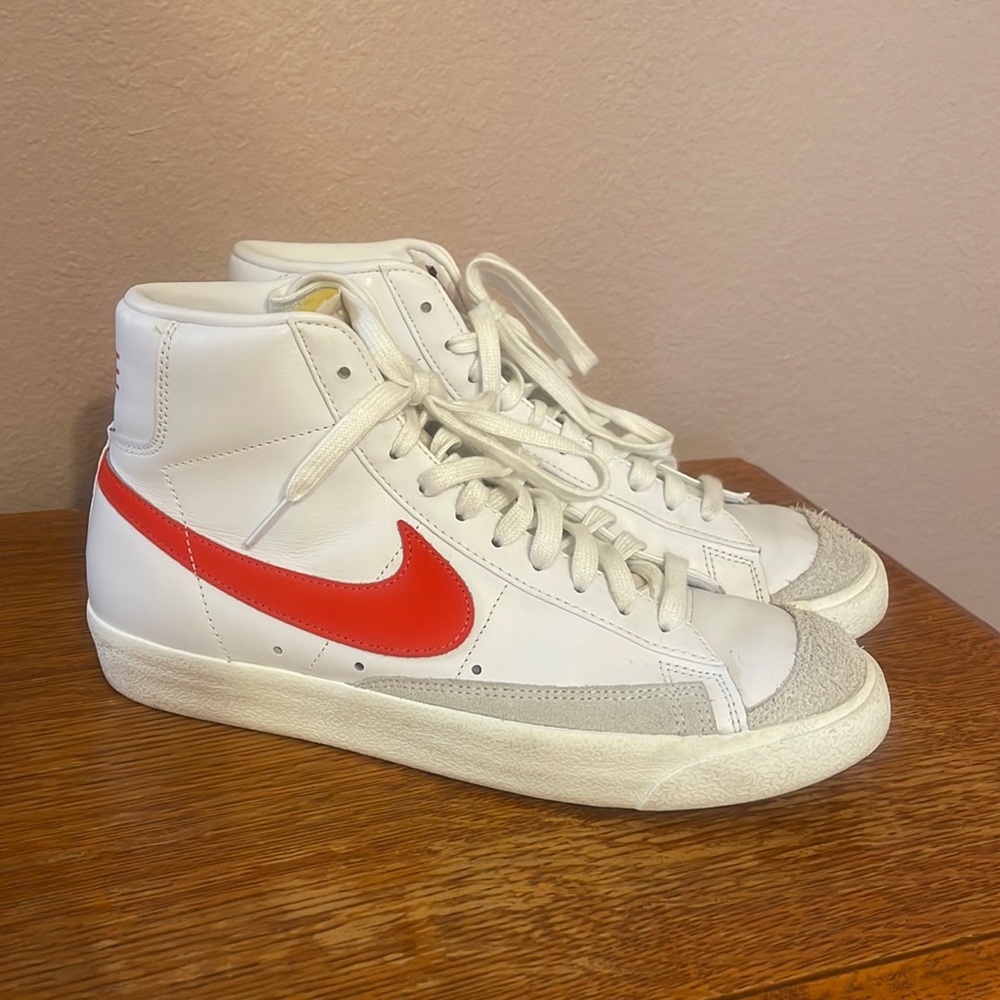 NIKE BLAZERS